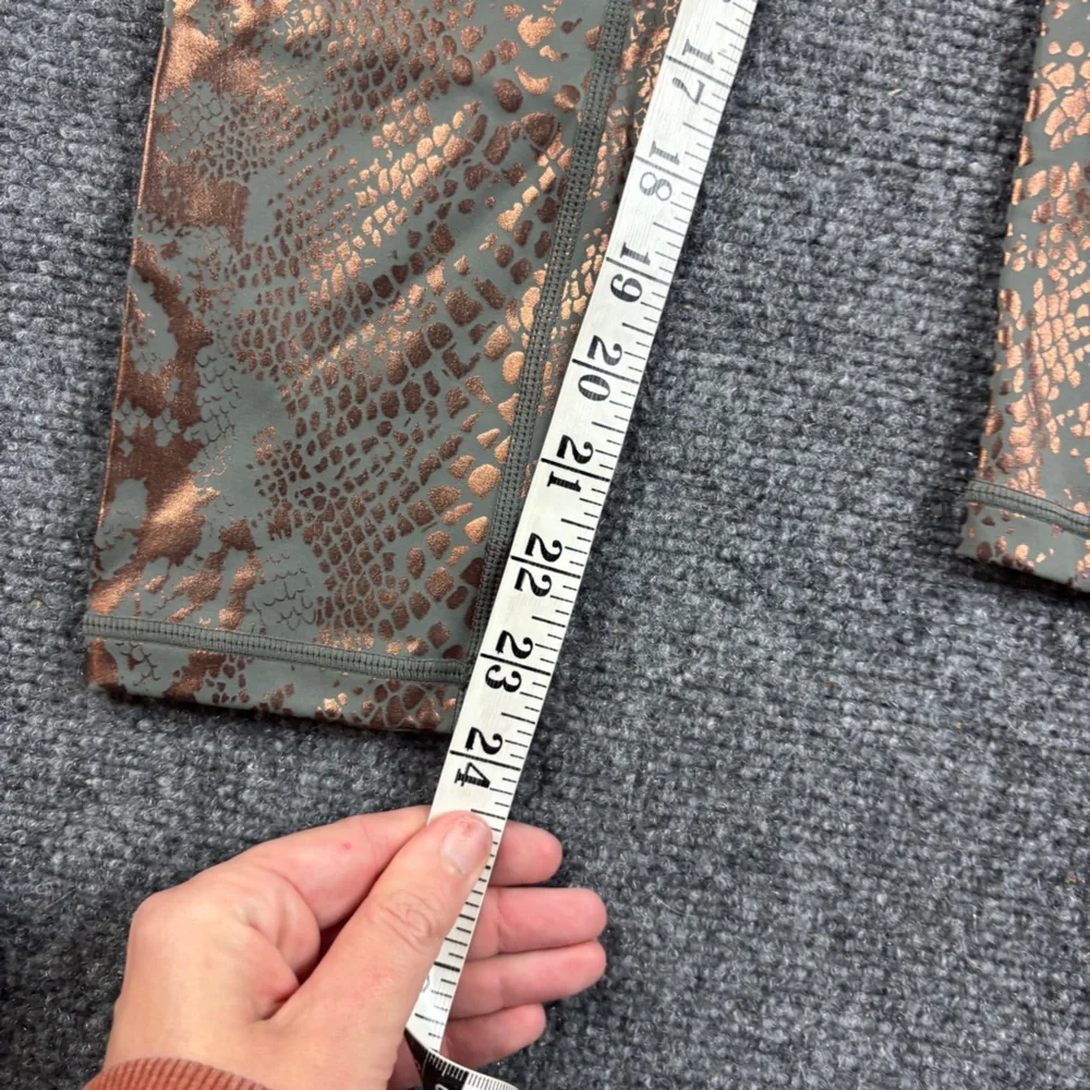 ZYIA Women’s Grey/metallic copper Snake print Athletic leggings size: 6-8 - Picture 7 of 7